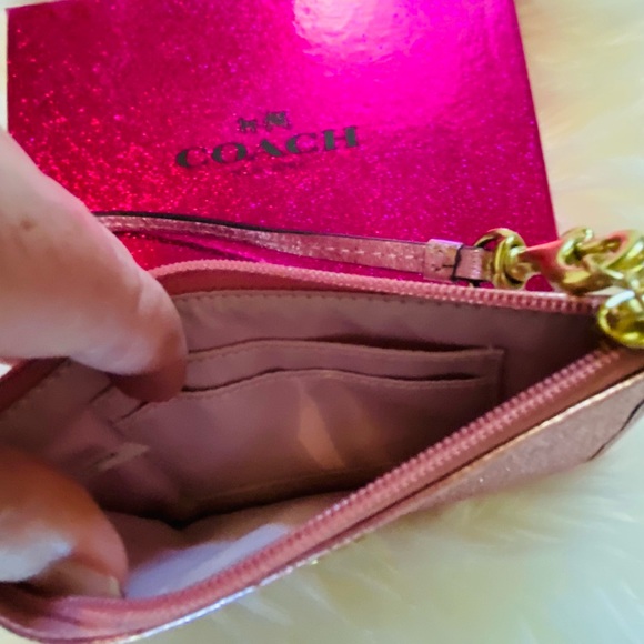 COACH PINK SPARKLY SMALL PURSE/WRISTLET WITH TWO SLOTS INSIDE FOR CARDS.LIKE NEW - Picture 2 of 4